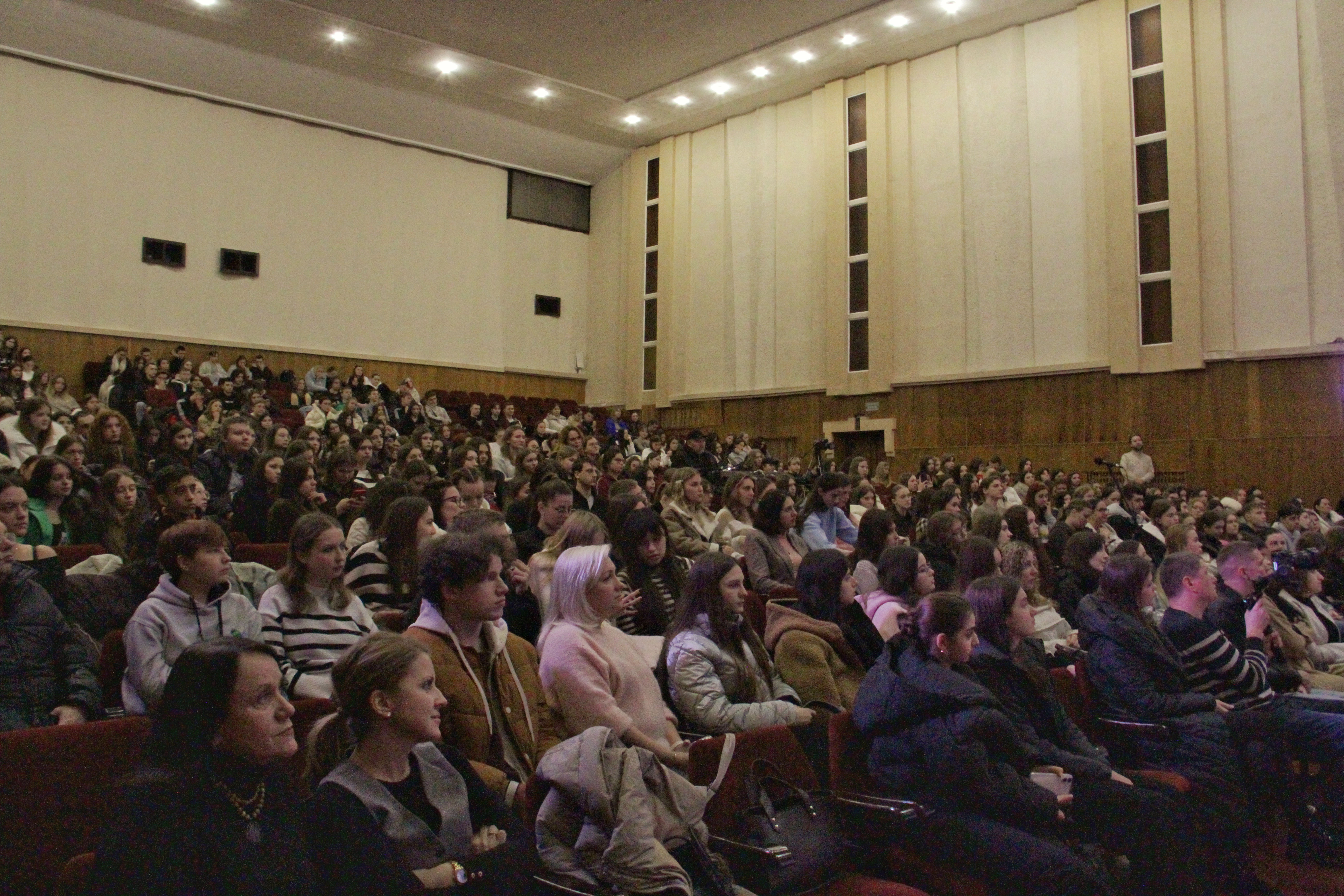 Studenty, prysuti na zustrichi z Serhiiem Prytuloiu